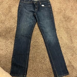 One pair AéRopostale ladies, jeans, size 11,12 long. Very nice condition.